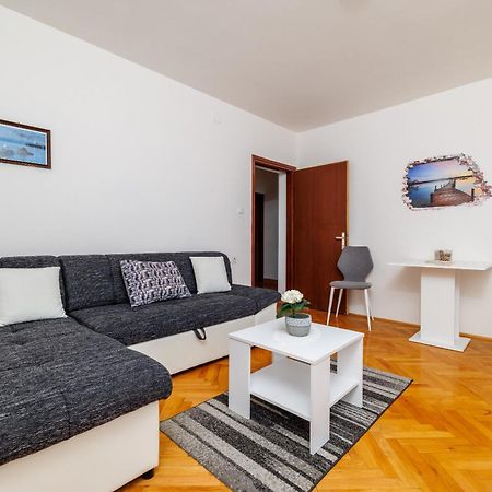 Apartment Meri 2Nd Floor Dramalj Kültér fotó